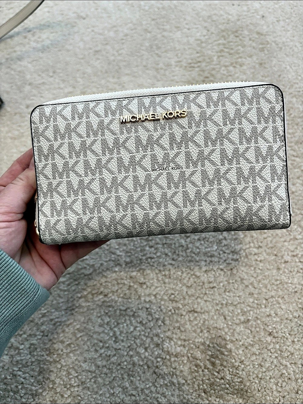 Michael Kors Jet Set Travel Large Logo Zip Wallet NWT